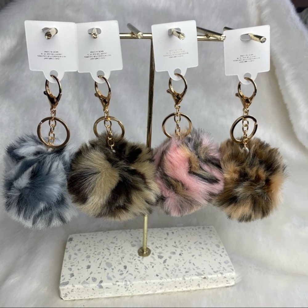 Pom Pom Key chain - Picture 3 of 3